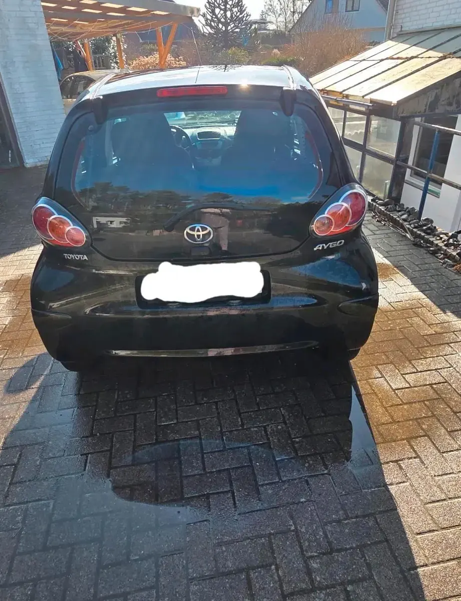 Gebraucht Toyota Aygo 68 PS (50 kW) 2009 Schwarz Kleinwagen