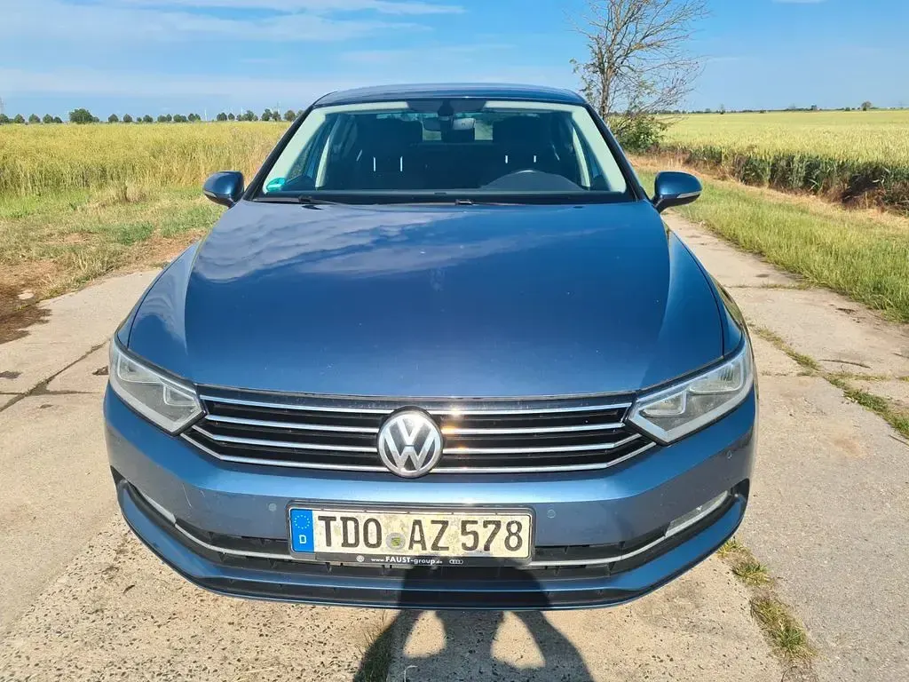 Gebraucht VW Passat Comfortline 150 PS (110 kW) 2016 Blau Limousine