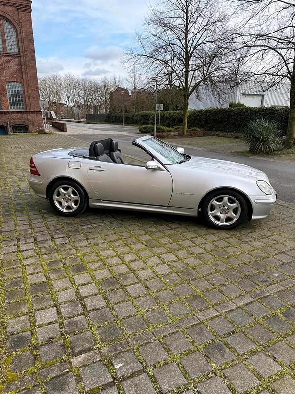 Gebraucht Mercedes SLK230 197 PS (144 kW) 2004 Silber Cabrio