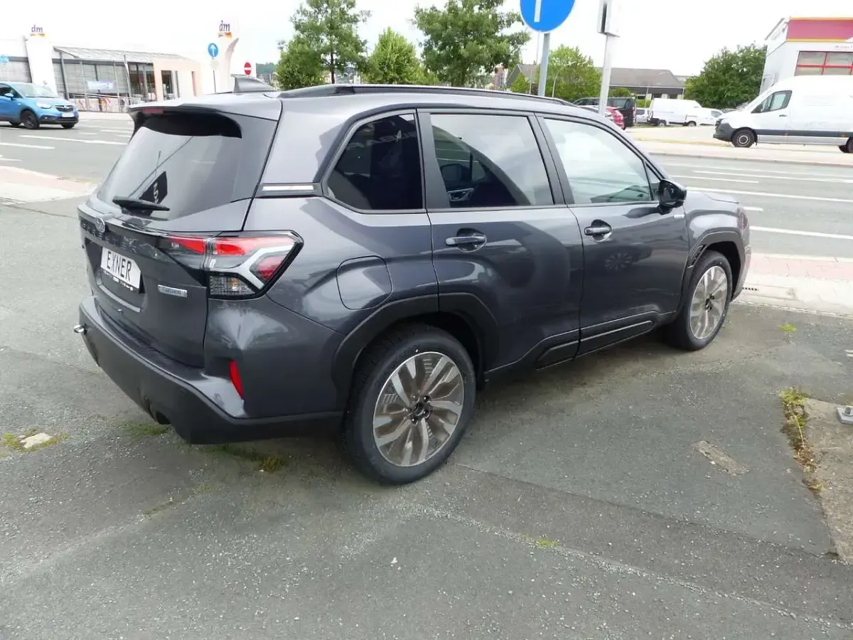 Neu Subaru Forester Platinum 136 PS (100 kW) 2026 Autumn green (m) SUV