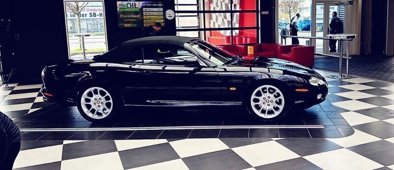 Schwarz Gebraucht 2001 Jaguar XKR S Cabrio | 17.999 € (Teuer) - Bild 1/4