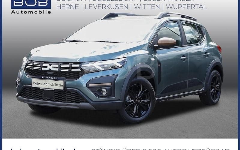 Perlmuttschwarz met Gebraucht 2020 Dacia Dokker Comfort Van | 16.388 € (Fairer Preis) - Bild 1/4