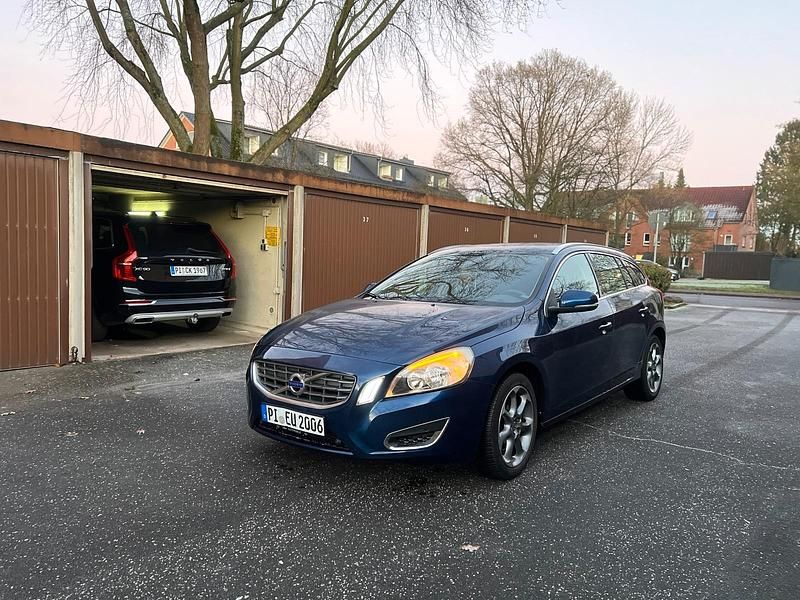 Gebraucht Volvo V60 Ocean Race 119 PS (87 kW) 2013 Blau Kombi