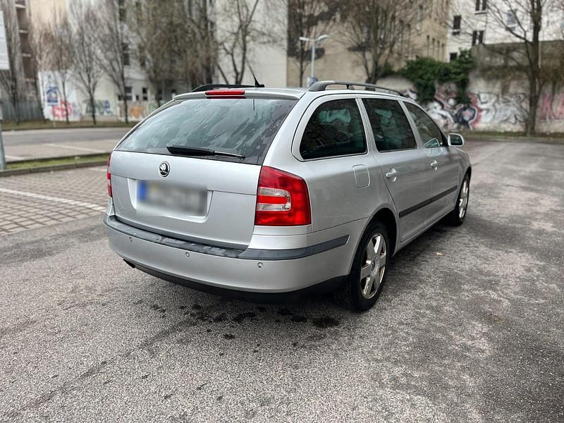 Gebraucht Skoda Octavia Elegance 160 PS (117 kW) 2008 Silber Kombi