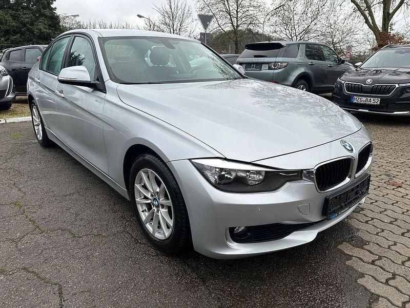 Gebraucht BMW 318 136 PS (100 kW) 2015 Silber Limousine