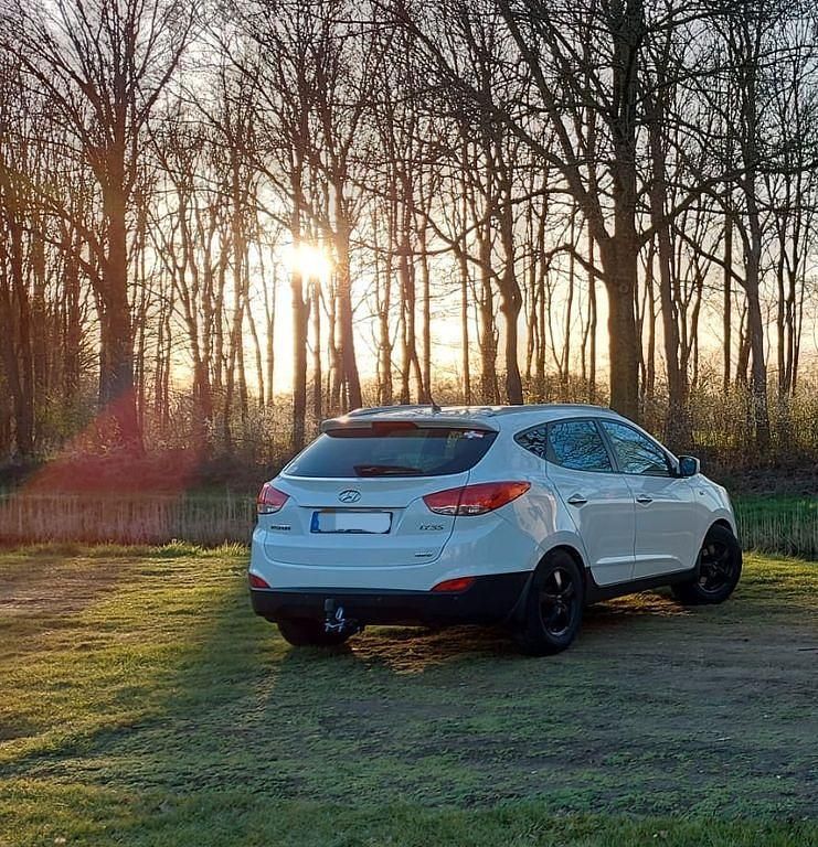 Weiß Gebraucht 2012 Hyundai ix35 Style SUV | 8.900 € (Etwas zu teuer) - Bild 1/4