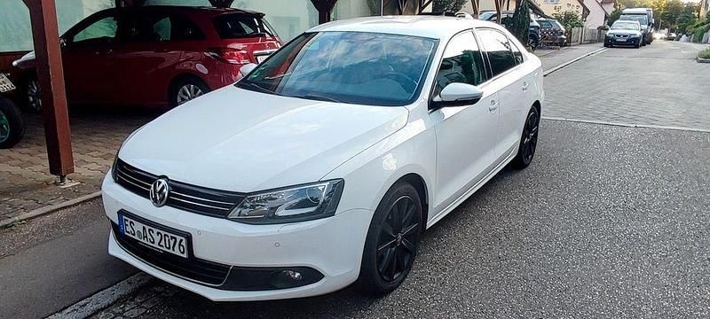 Weiß Gebraucht 2013 VW Jetta Highline Limousine | 7.950 € (Fairer Preis) - Bild 1/4