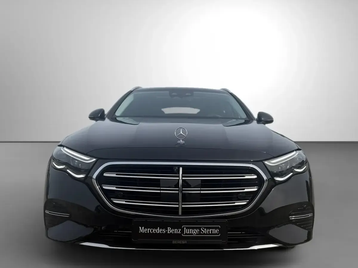 Gebraucht Mercedes E300 Exclusive 204 PS (150 kW) 2025 Schwarz Limousine