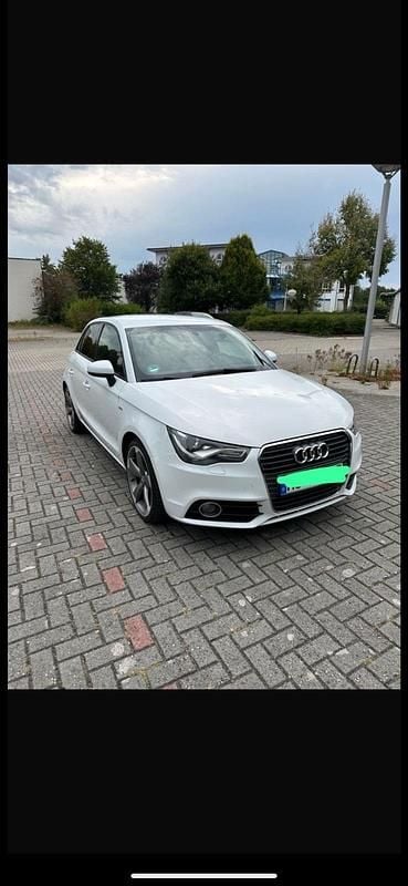 Weiß Gebraucht 2013 Audi A1 S-Line Kleinwagen | 9.900 € (Fairer Preis) - Bild 1/4
