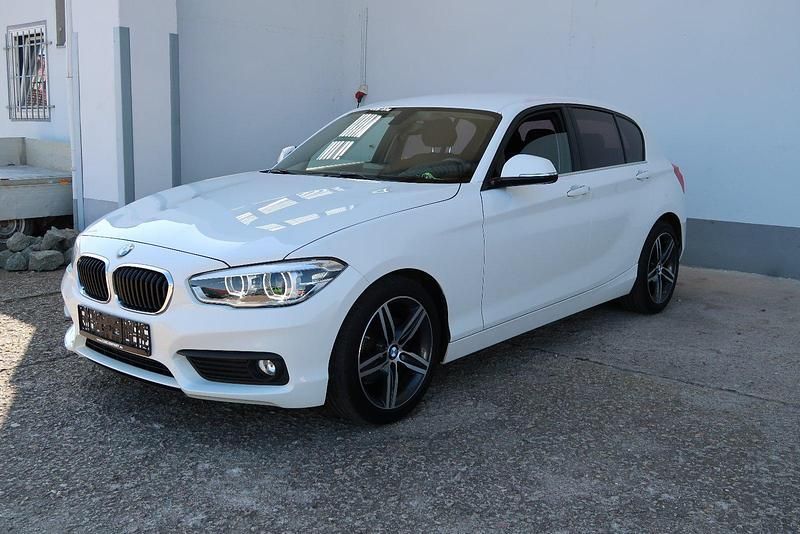 Weiß Gebraucht 2015 BMW 118 Kleinwagen | 12.999 € - Bild 1/4
