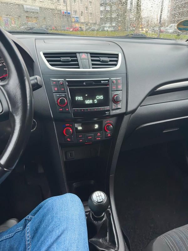 Gebraucht Suzuki Swift 94 PS (69 kW) 2014 Weiß Kleinwagen