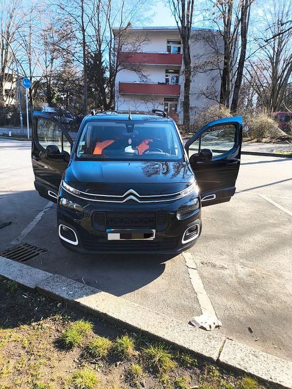 Schwarz Gebraucht 2018 Citroën Berlingo Feel Van / Kleinbus | 12.500 € (Fairer Preis) - Bild 1/4