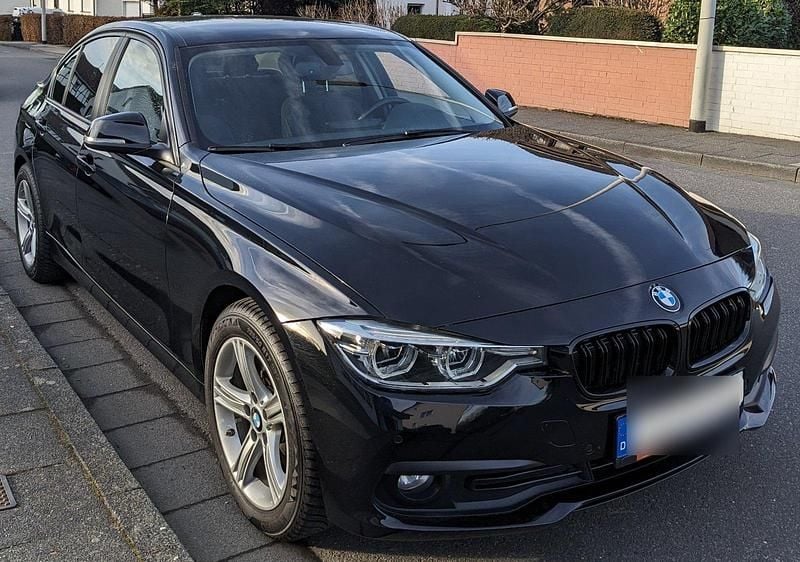 Schwarz Gebraucht 2017 BMW 330e M Performance Limousine | 16.500 € (Superpreis) - Bild 1/4