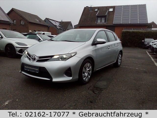Gebraucht Toyota Auris Basis 99 PS (72 kW) 2015 Silber Limousine