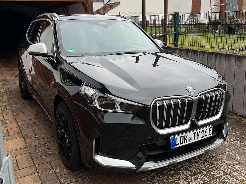 Gebraucht 2023 BMW iX1 SUV | 35.850 € - Bild 1/4