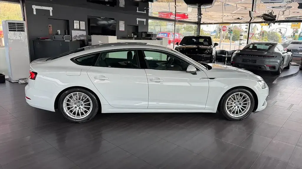Gebraucht Audi A5 Sportback Sport 190 PS (139 kW) 2019 Weiß Kleinwagen