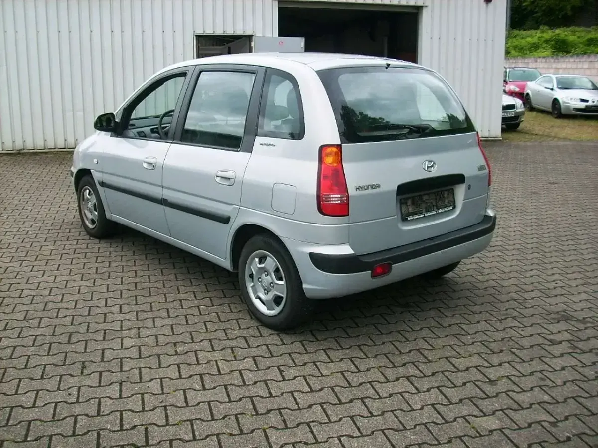 Gebraucht Hyundai Matrix GLS 103 PS (75 kW) 2004 Silber Van / Kleinbus