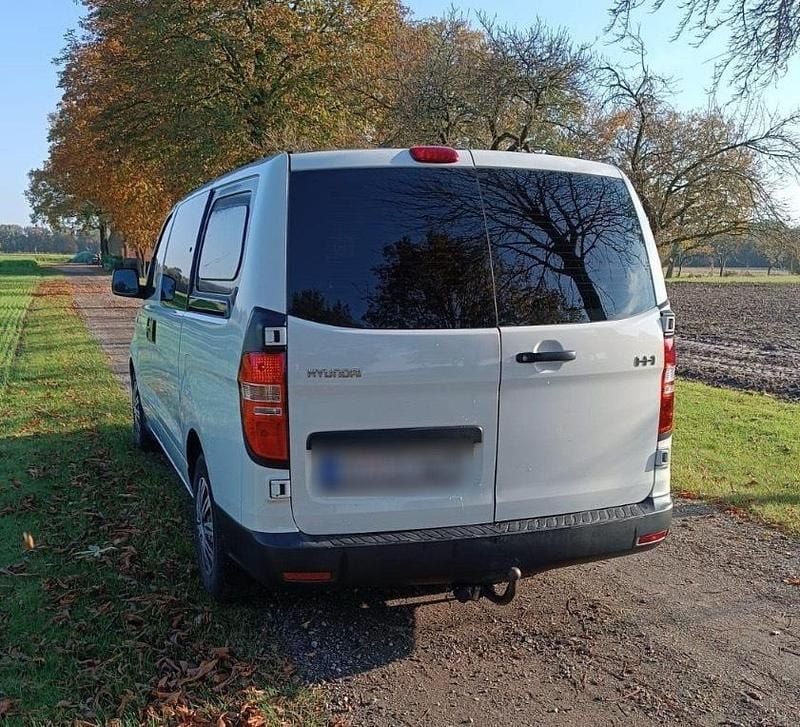 Gebraucht Hyundai H-1 170 PS (125 kW) 2011 Weiß Van / Kleinbus