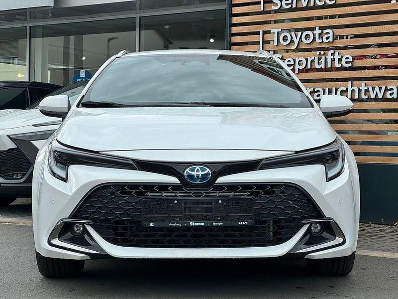 Neu Toyota Corolla 140 PS (102 kW) 2025 Weiß Limousine