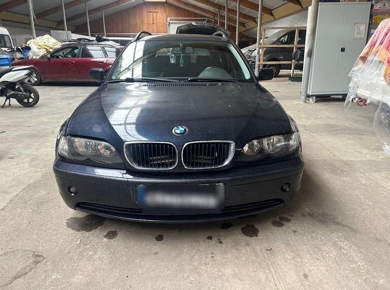 Blau Gebraucht 2003 BMW 318 Kombi | 749 € (Superpreis) - Bild 1/4