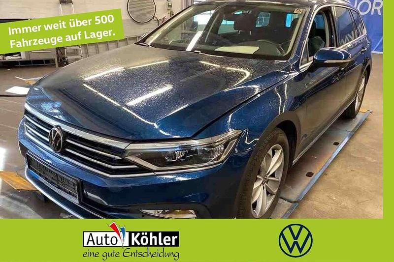 Gebraucht VW Passat Elegance 200 PS (147 kW) 2023 Aquamarinblau Kombi
