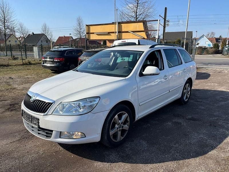 Gebraucht Skoda Octavia Family 122 PS (89 kW) 2011 Candyweiss Kombi