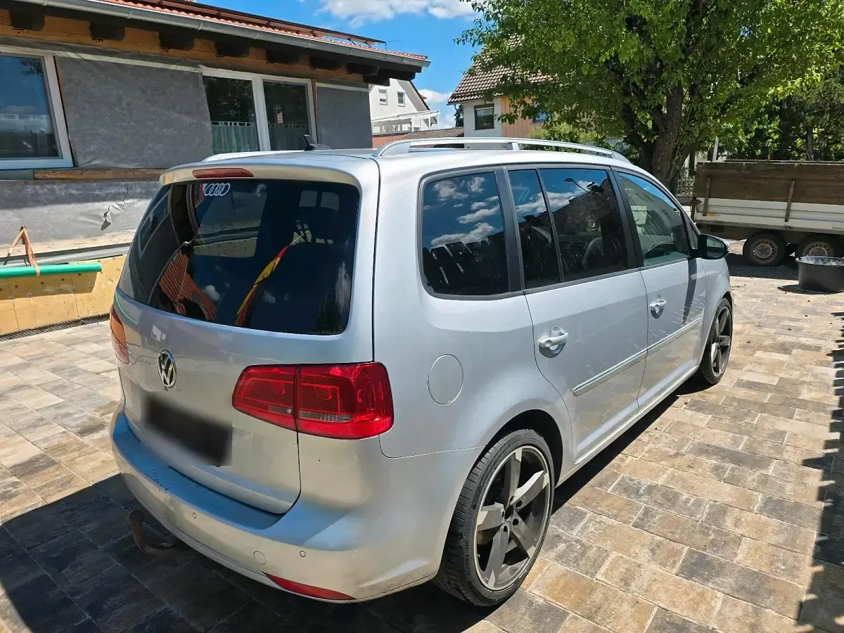 Gebraucht VW Touran Highline 140 PS (102 kW) 2012 Grau Van / Kleinbus