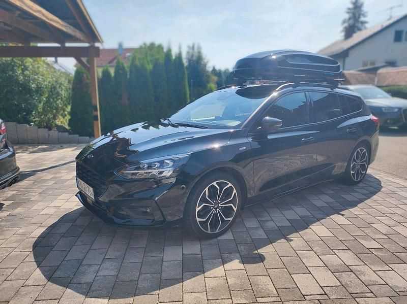 Schwarz Gebraucht 2018 Ford Focus ST-Line Kombi | 16.990 € (Teuer) - Bild 1/4