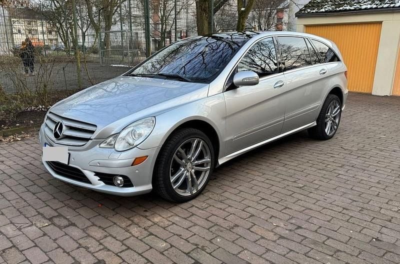 Grau Gebraucht 2006 Mercedes R500 AMG Van / Kleinbus | 10.999 € (Teuer) - Bild 1/4