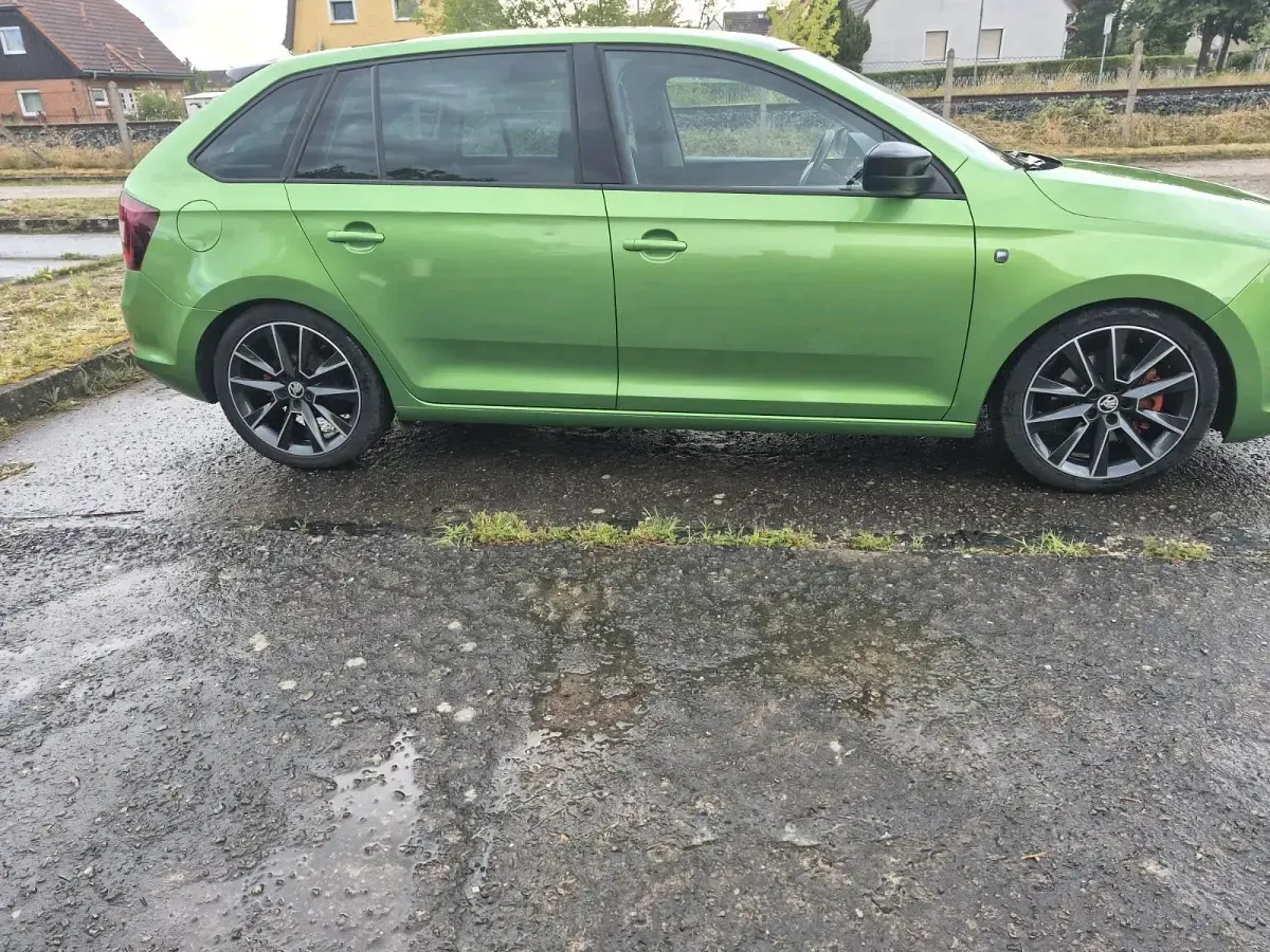 Gebraucht Skoda Rapid Style 105 PS (77 kW) 2014 Grün Kleinwagen