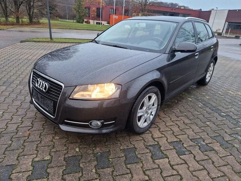 Grau Gebraucht 2011 Audi A3 Attraction Limousine | 4.899 € (Guter Preis) - Bild 1/4