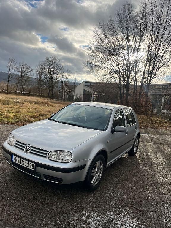 Silber Gebraucht 2001 VW Golf Edition Limousine | 2.000 € (Guter Preis) - Bild 1/4