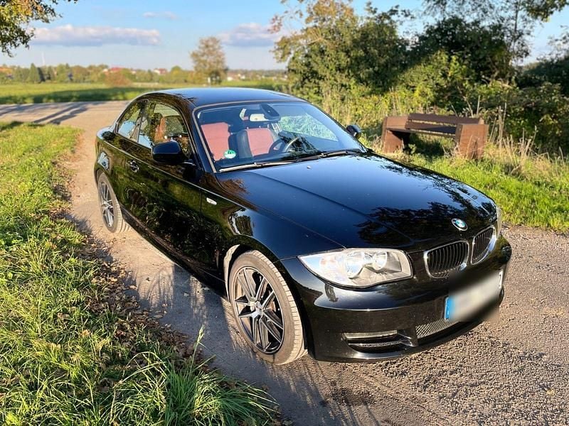 Schwarz Gebraucht 2010 BMW 125 Coupé Coupé | 15.000 € (Etwas zu teuer) - Bild 1/4