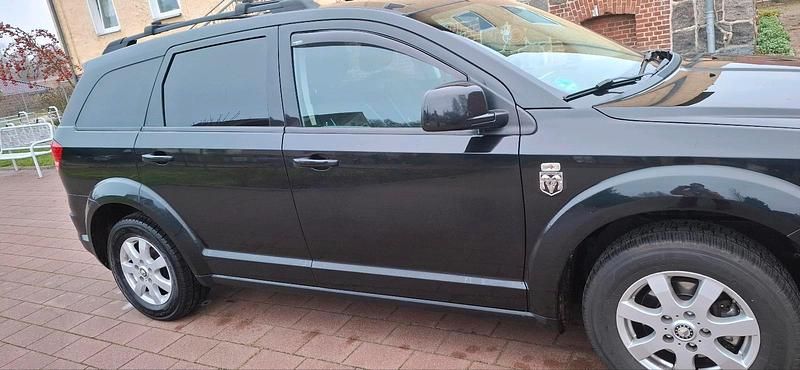 Schwarz Gebraucht 2008 Dodge Journey SUV | 4.500 € (Fairer Preis) - Bild 1/4