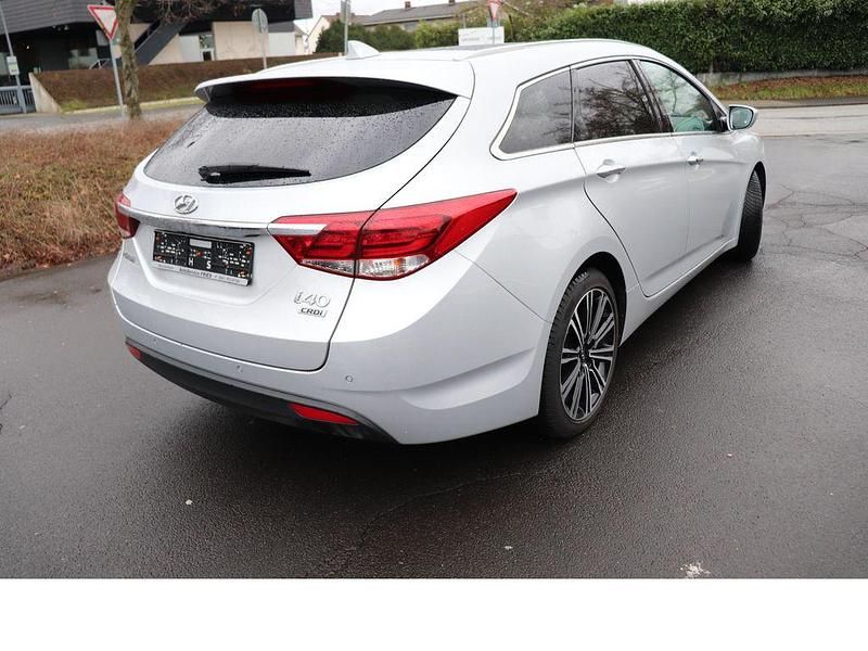 Gebraucht Hyundai i40 Premium 141 PS (103 kW) 2017 Silber Kombi