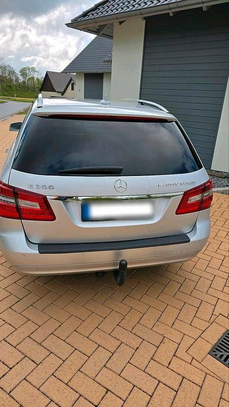 Gebraucht Mercedes E300 209 PS (153 kW) 2013 Silber Kombi