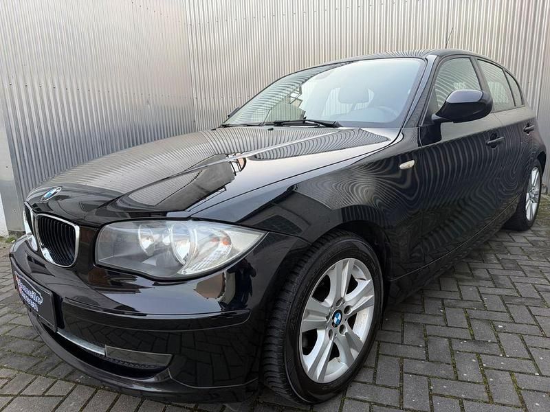 Gebraucht BMW 116 Lifestyle 122 PS (89 kW) 2011 Schwarz Kleinwagen