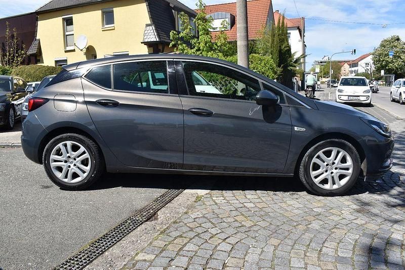 Używany Opel Astra Dynamic 136 KM (100 kW) 2016 Szary Sedan/Limuzyna