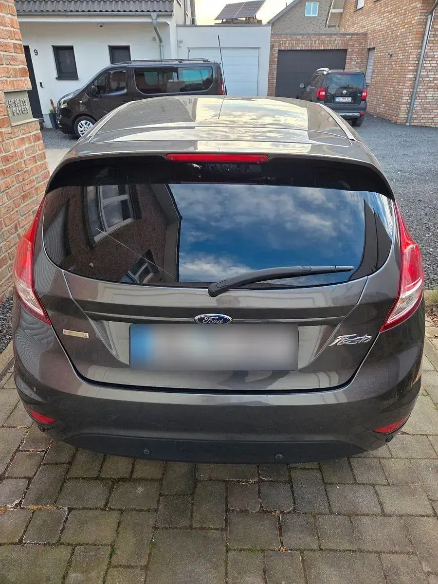Używany Ford Fiesta Titanium 101 KM (74 kW) 2017 Szary Hatchback