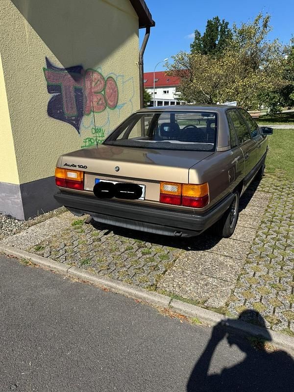 Gold Gebraucht 1983 Audi 100 Limousine | 4.000 € - Bild 1/4
