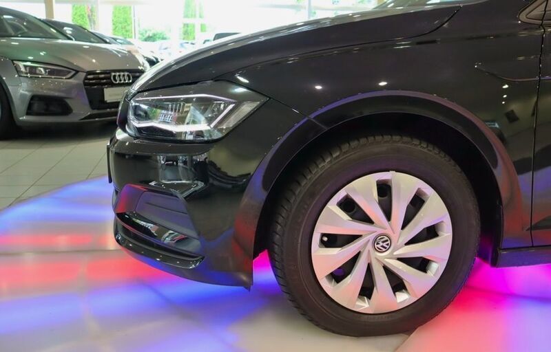 Gebraucht VW Polo Comfortline 90 PS (66 kW) 2019 Deep black perleffekt Kleinwagen