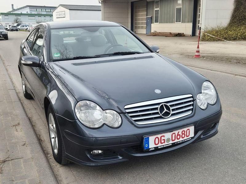 Gebraucht Mercedes C200 122 PS (89 kW) 2005 Grau Coupé