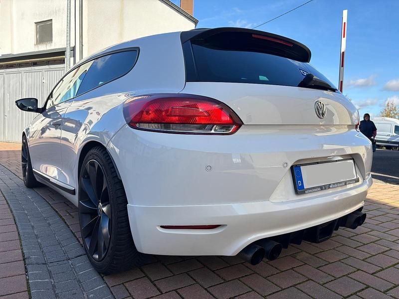 Weiß Gebraucht 2010 VW Scirocco Highline Coupé | 7.000 € - Bild 1/4