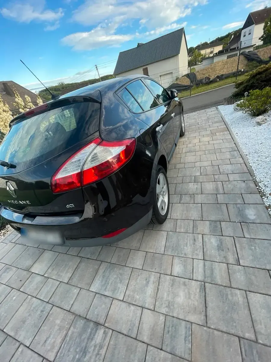 Gebraucht Renault Mégane III 106 PS (77 kW) 2012 Braun Limousine