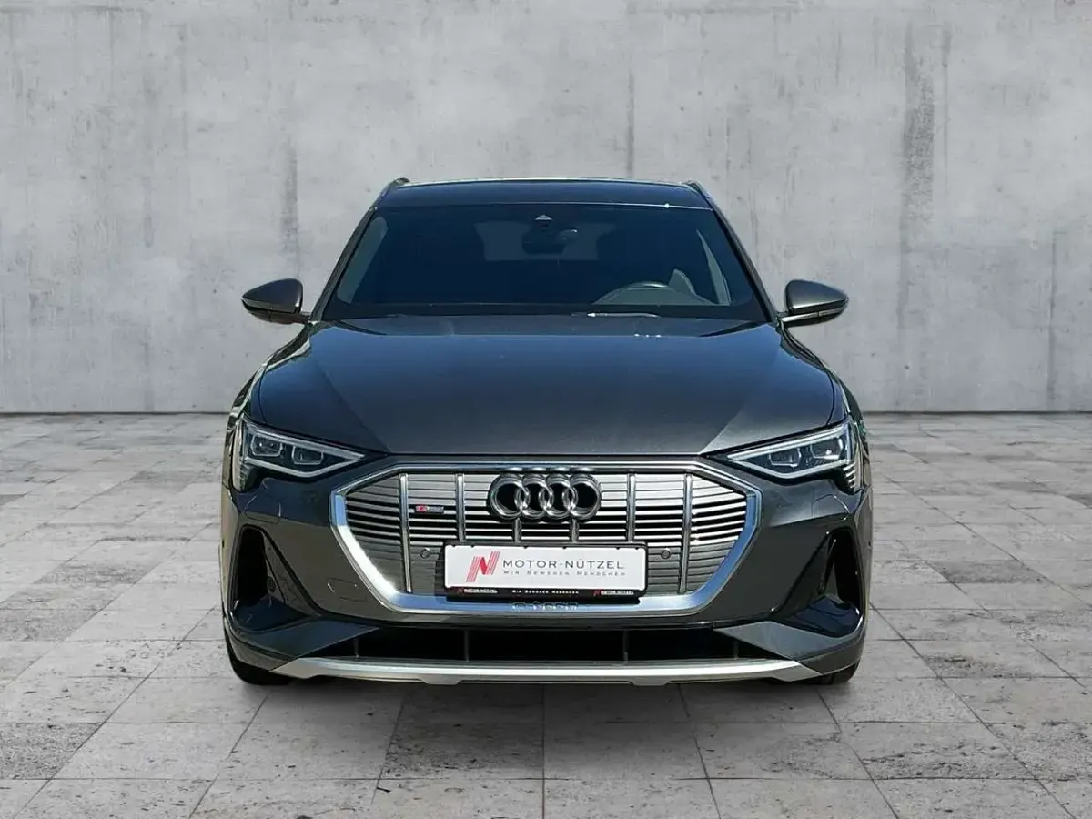 Gebraucht Audi e-tron S-Line 300 kW (408 PS) 2022 Daytonagrau perleffekt SUV