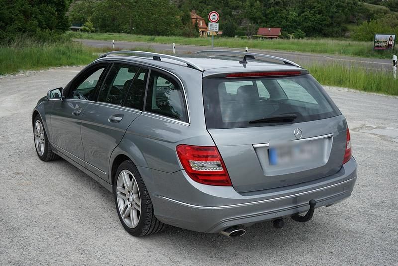 Gebraucht Mercedes C250 205 PS (150 kW) 2012 Silber Kombi