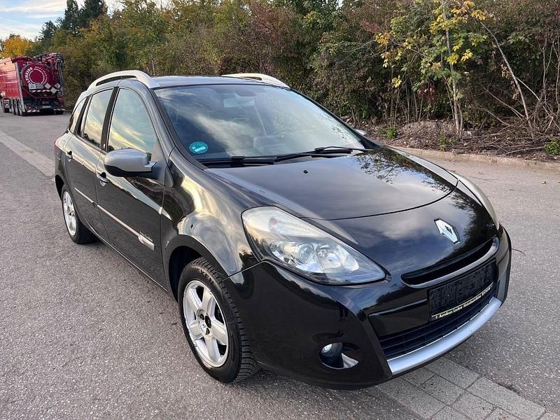 Schwarz Gebraucht 2012 Renault Clio IV Dynamique Limousine | 2.000 € (Etwas zu teuer) - Bild 1/4