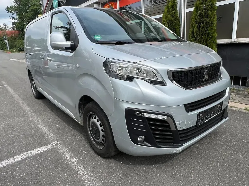 Gebraucht Peugeot Expert Premium 122 PS (89 kW) 2018 Silber Van