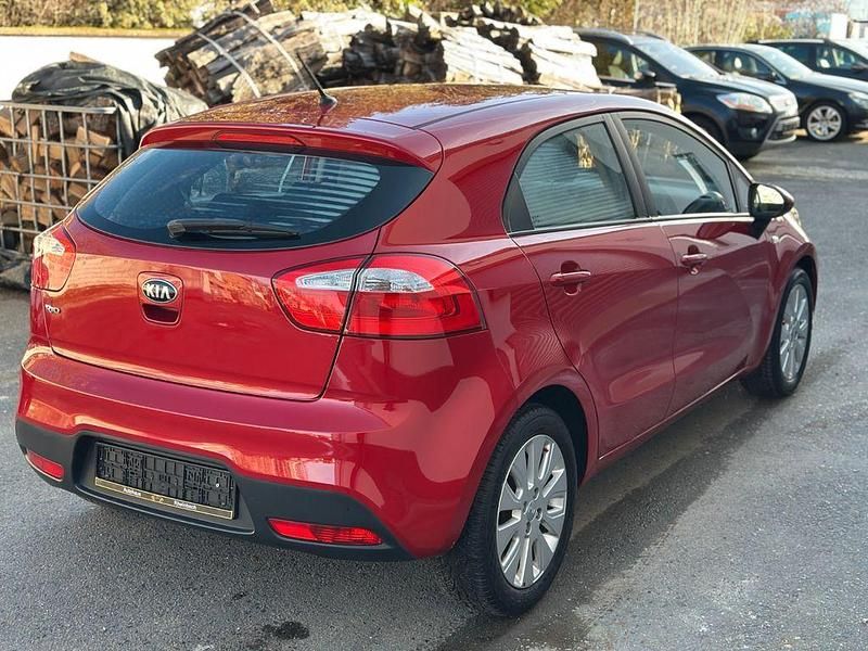 Second-hand Kia Rio DREAM-TEAM Edition 109 CP (80 kW) 2013 Roșu Berlinǎ
