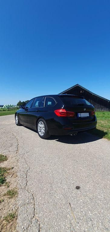 Gebraucht BMW 320 Advantage 163 PS (119 kW) 2016 Schwarz Kombi